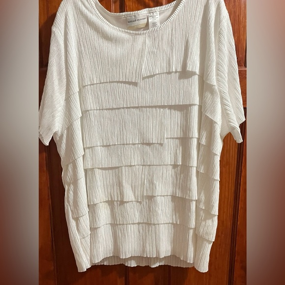 Women Ruffled Layer Top - Picture 2 of 5